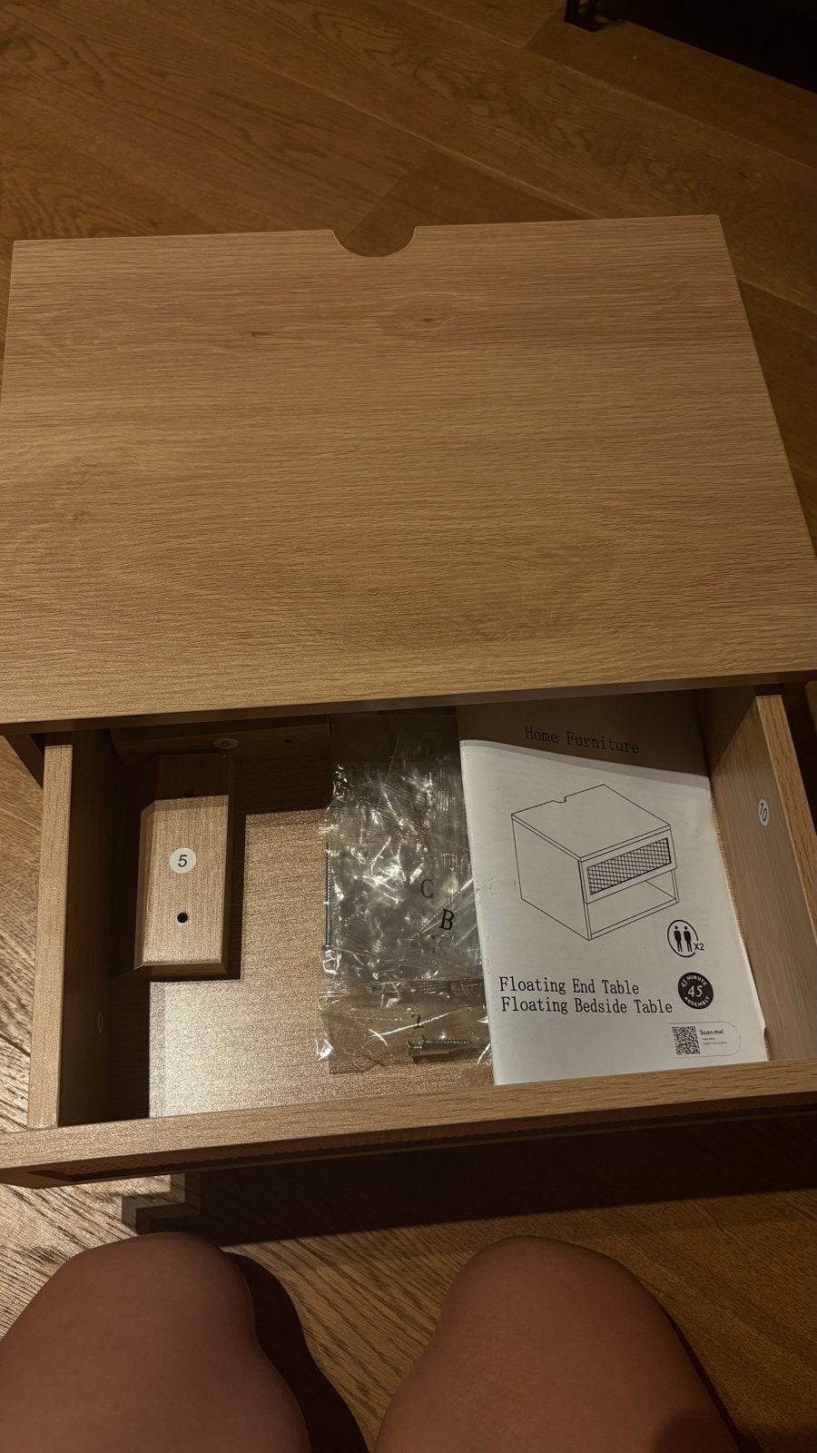 Nieuwe zwevende nachtkastje/ bijzettafel in eikenhout, Huis en Inrichting, Ophalen, Minder dan 45 cm, Minder dan 55 cm, Nieuw