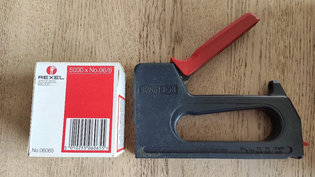Handtacker Novus J-08 met nietjes van 8mm., Ophalen of Verzenden, Gebruikt