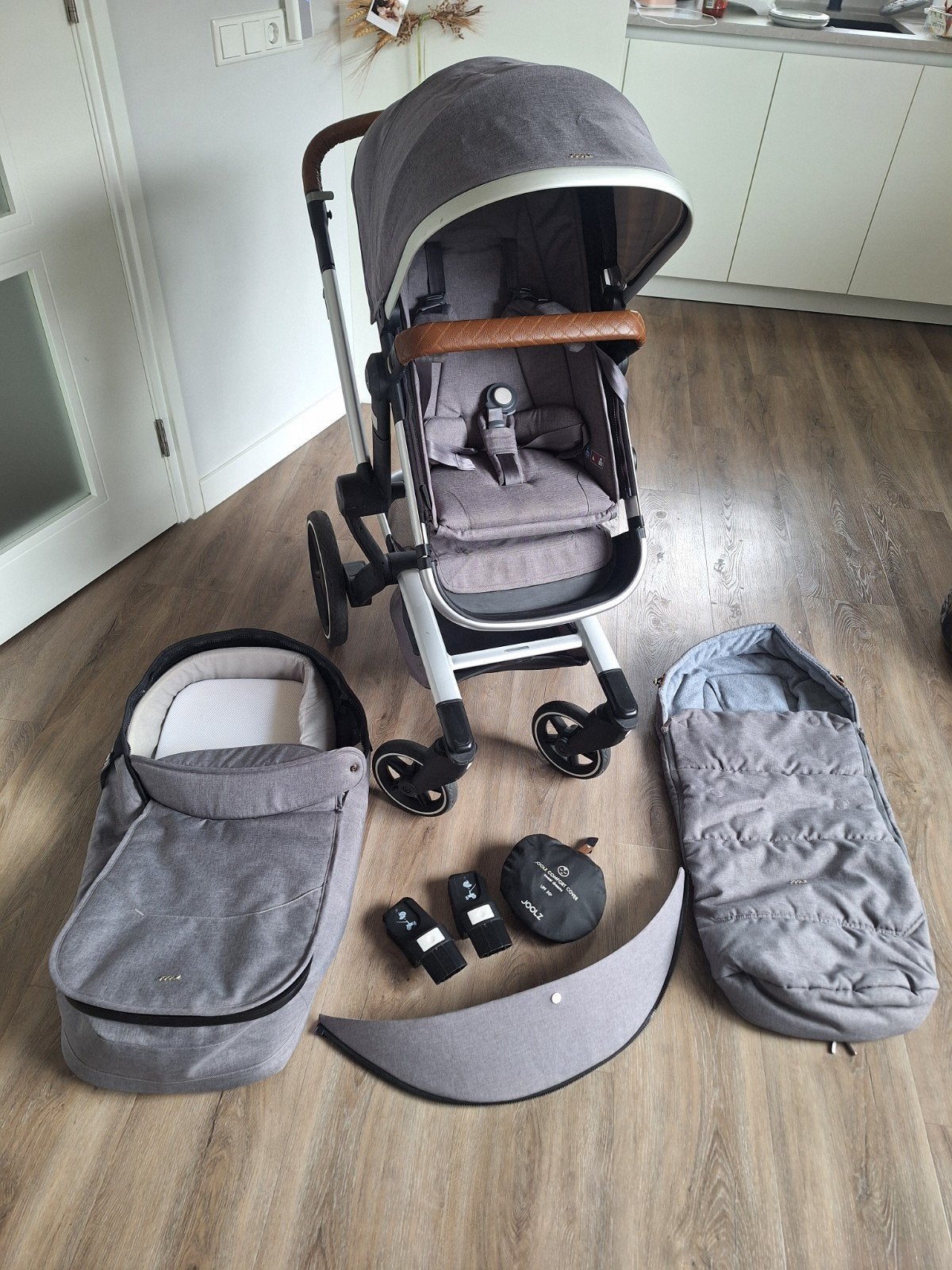 Joolz Day+ Radiant Grey kinderwagen met accessoires, Zo goed als nieuw, Combiwagen, Met reiswieg, Ophalen