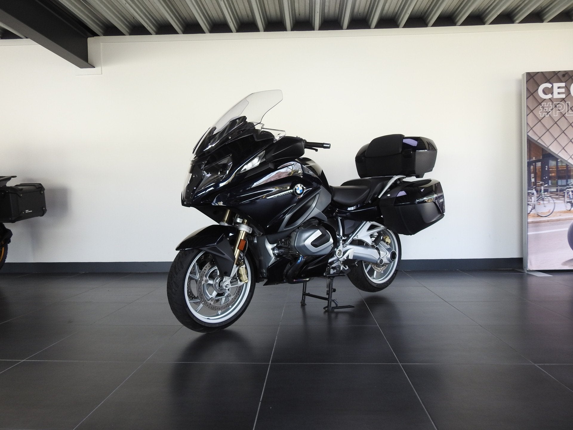 BMW R 1250 RT (bj 2018), Van 't Hoffstraat 21
2991XP  BARENDRECHT, NL, 1254 cc, Bedrijf, Dusseldorp Motorrad Barendrecht