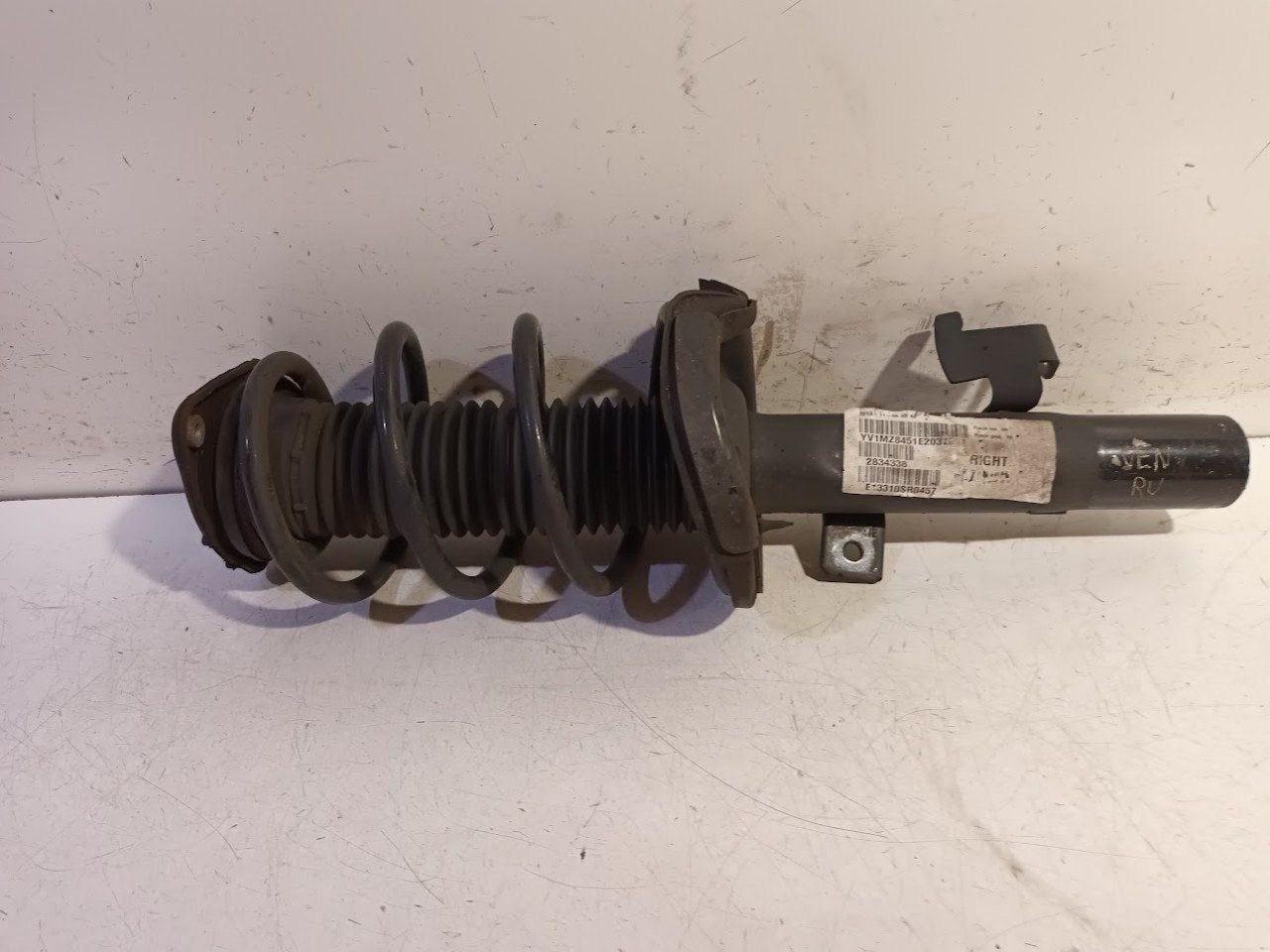Veerpoot rechts voor Volvo V40, Onderdelen@venauto.nl, Van der Ven Autorecycling B.V., Gebruikt, Ettenseweg 76, 4706 PB Roosendaal, The Netherlands