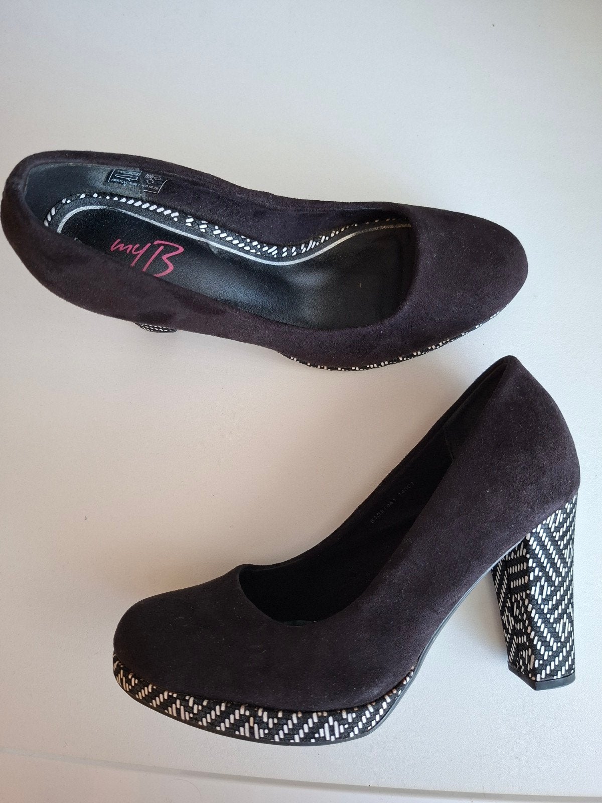 Hippe suède pumps met hakschroef in zwart/wit, maat 40, My b, Pumps, Zwart, Ophalen of Verzenden