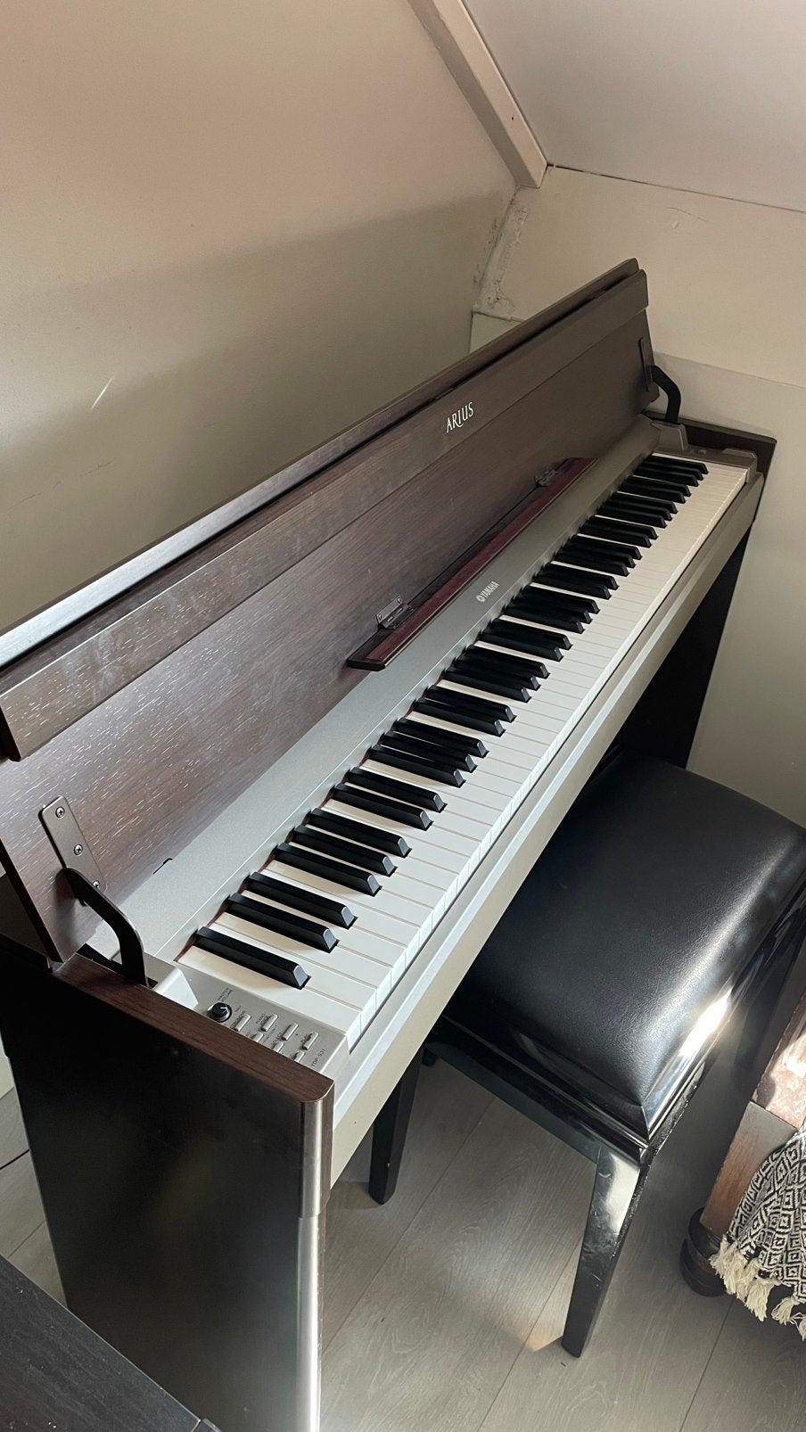 Yamaha Arius YDP-S31 met pianokruk, Ophalen, Zo goed als nieuw, Bruin, Digitaal