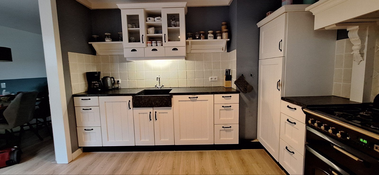 Complete landelijke keuken met inbouwapparatuur, Ophalen, Gebruikt, Wit, Hoekkeuken
