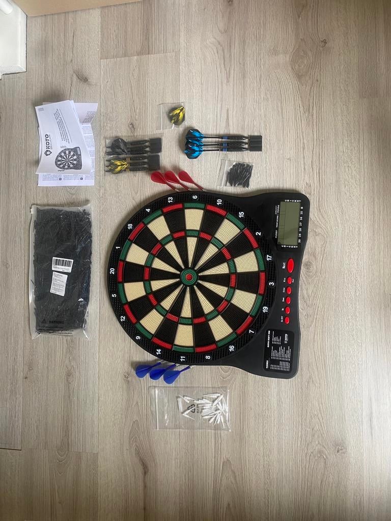 Koto soft 590 dartbord + darts en 950 tips, Ophalen of Verzenden, Zo goed als nieuw, Dartbord, Elektronisch