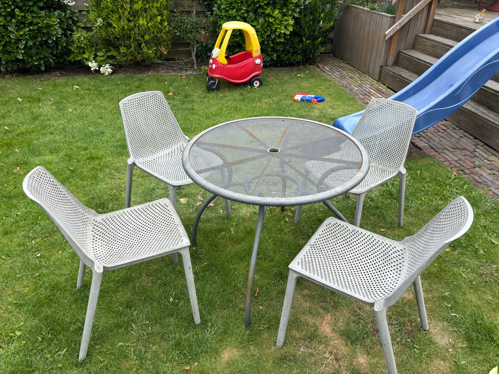 Garden table and 4 x chair, Ophalen, Gebruikt, Rond, Metaal