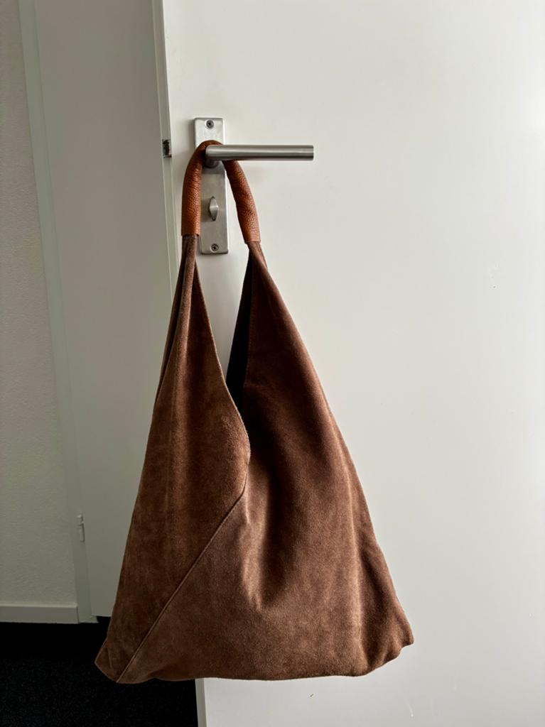 Schoudertas bruin suede. Nieuw., Ophalen of Verzenden, Nieuw, Bruin, Schoudertasje