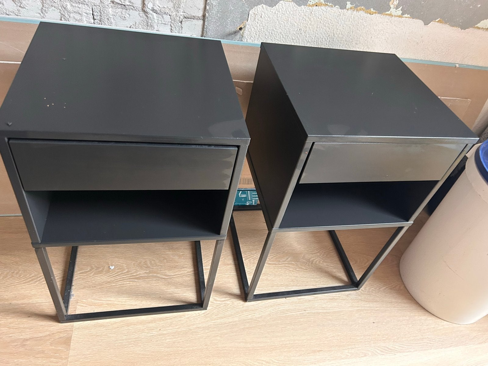 Moet weg!! 2x IKEA Vikhammer Kastje/Nachtkastje - zwart, Huis en Inrichting, Ophalen, Overige materialen, Gebruikt, Minder dan 45 cm