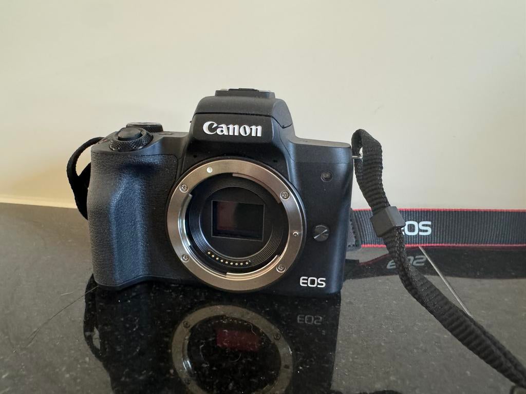 Canon EOS M50 inclusief 18-150mm lens, statief en meer, Ophalen of Verzenden, Zo goed als nieuw, Canon, 8 keer of meer