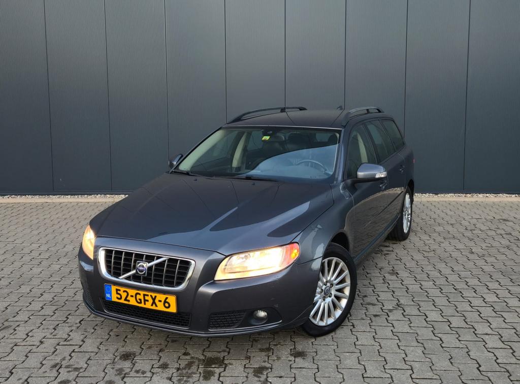 Volvo V70 2.5 T Momentum LEDER, CRUISE, 6-BAK NIEUWE APK, Auto's, Volvo, Bedrijf, V70, Benzine, D, Stationwagon, Handgeschakeld