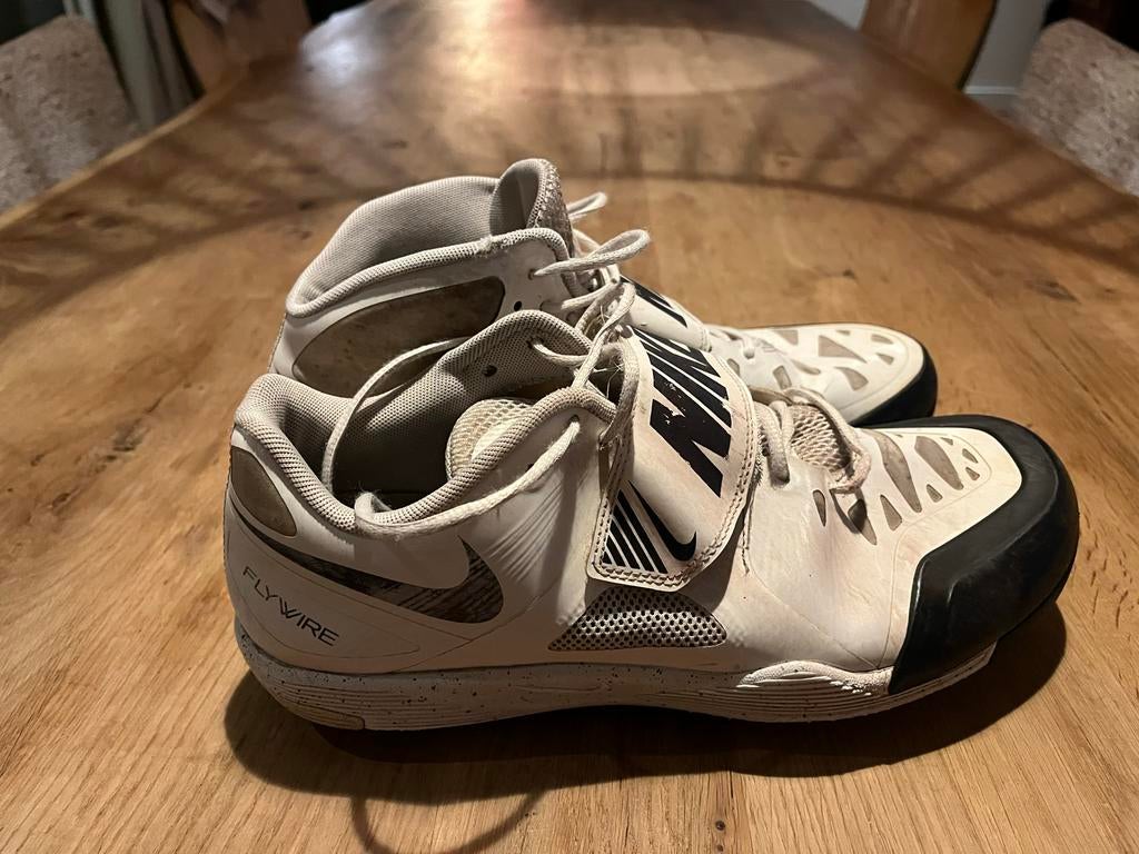 Speerwerp schoenen - Zo goed als nieuw, Ophalen of Verzenden, Zo goed als nieuw, Wit, Overige typen