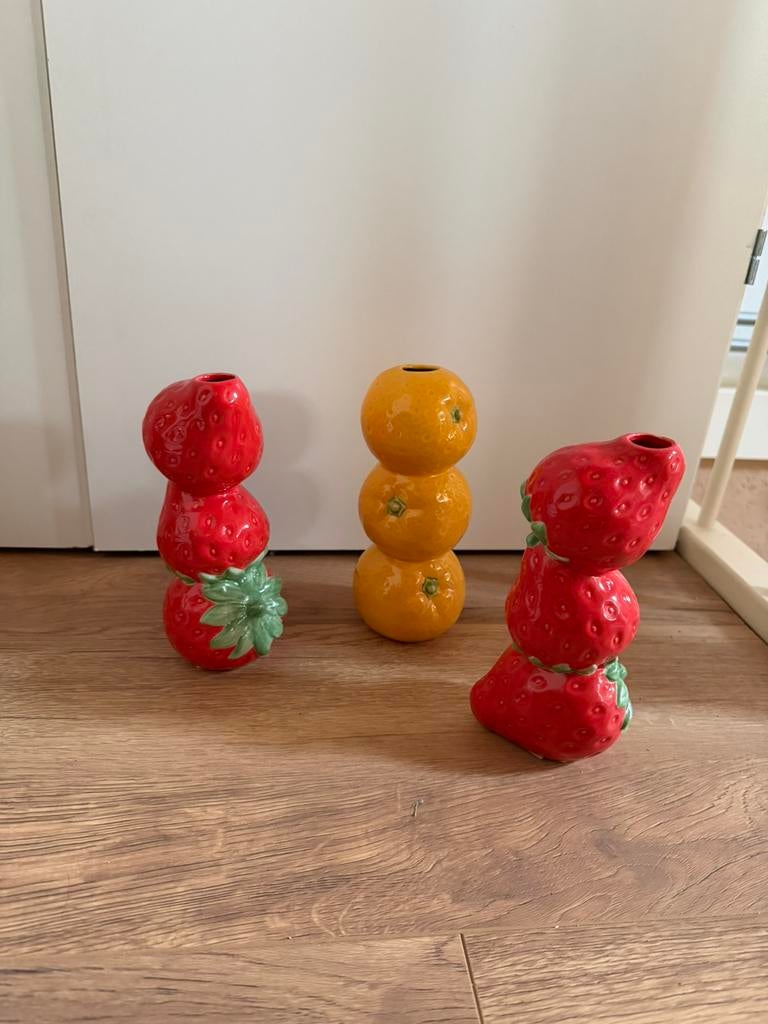 Vazen aardbeien en citroenen nw 19.95€, Ophalen, Overige materialen, Nieuw, Minder dan 25 cm