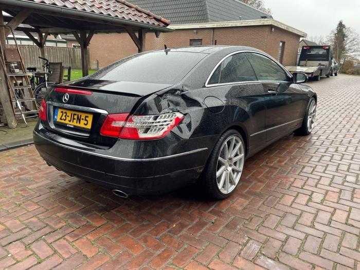 Achterbumper van een Mercedes E-Klasse, Gebruikt, -, Ophalen of Verzenden, Bumper
