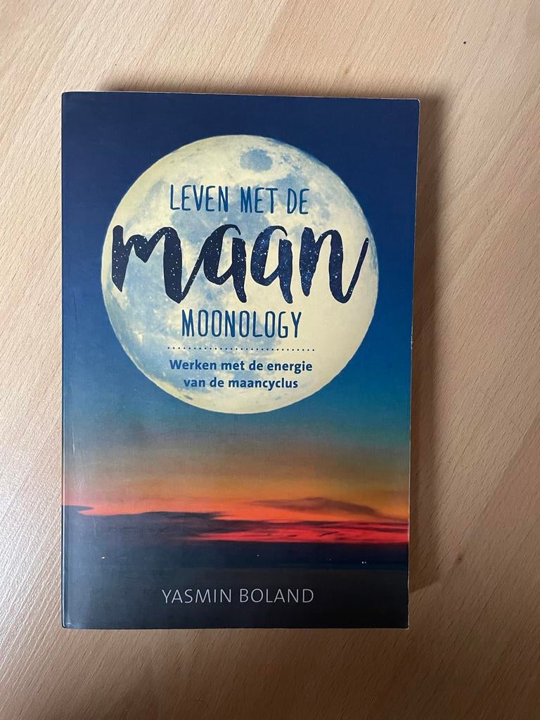 Leven met de maan - Yasmin Boland, Boeken, Ophalen of Verzenden, Zo goed als nieuw, Astrologie, Achtergrond en Informatie