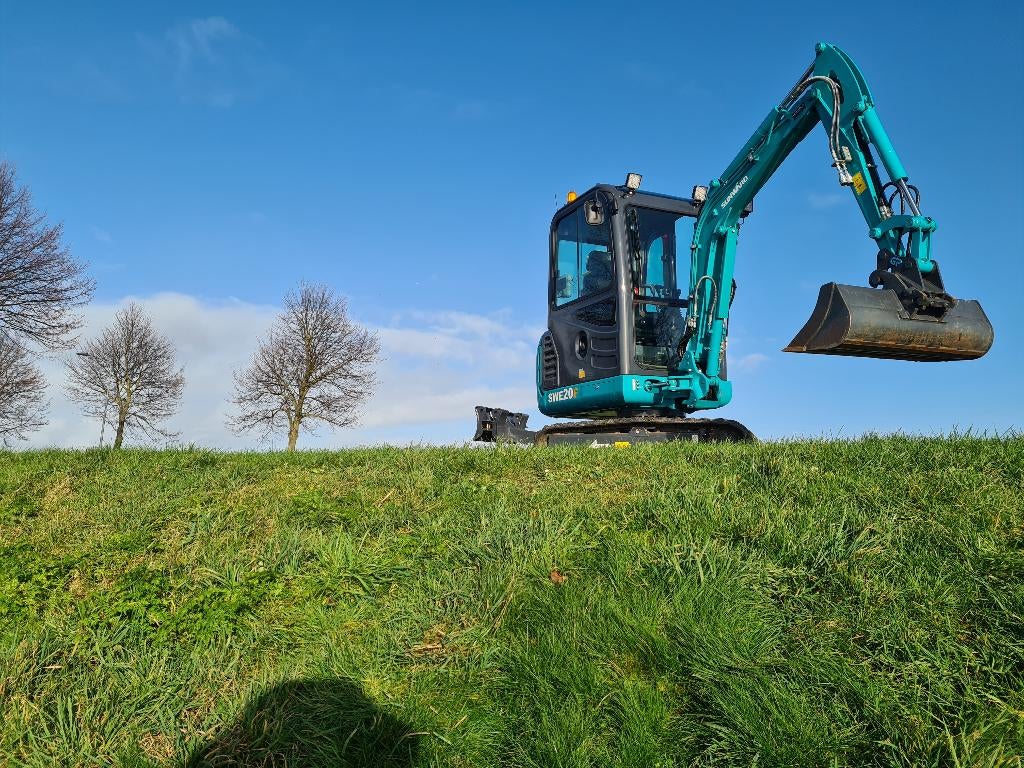 Graafmachine met machinist, Diensten en Vakmensen, Tuinmannen en Stratenmakers, Bestrating
