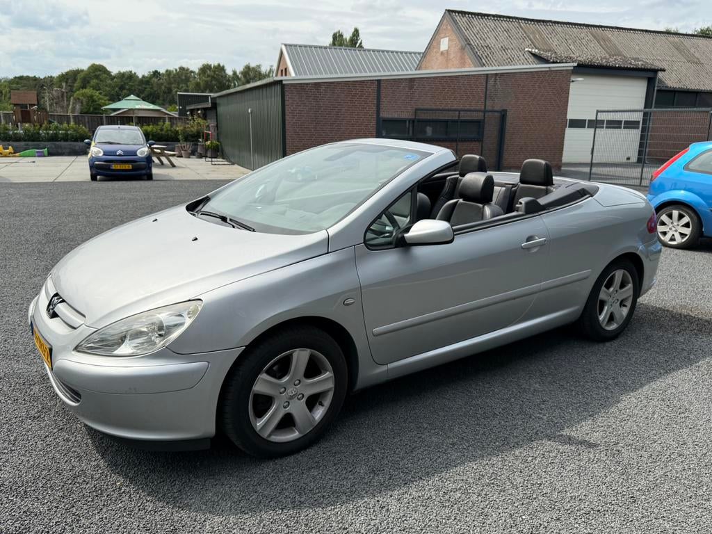 Peugeot 307 2.0 16V CC 2004 Grijs, Auto's, Voorwielaandrijving, 74 €/maand, 4 cilinders, Cabriolet
