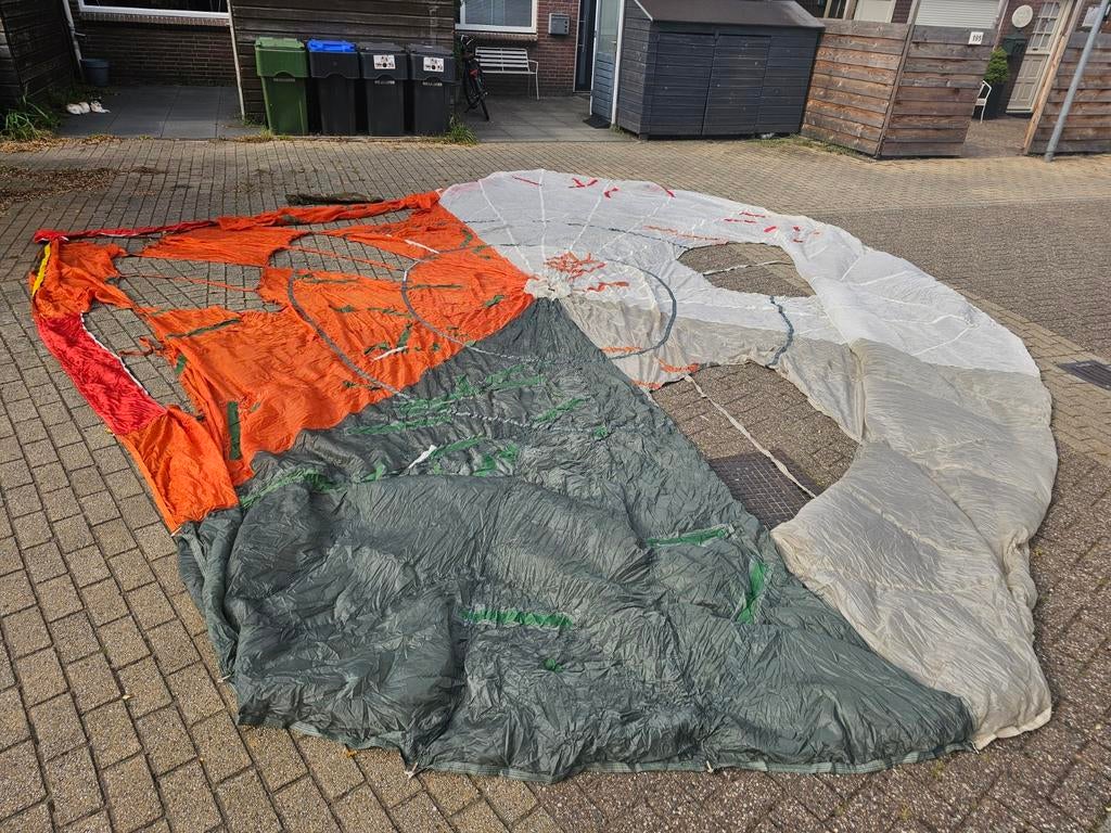 Grote parachute zonder lijnen - Decoratie of project, Sport en Fitness, Zweefvliegen en Paragliding, Ophalen of Verzenden, Gebruikt