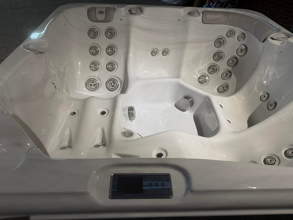 Passion Spa Relax 5 persoons 2 ligplaatsen NIEUW!!!, Tuin en Terras, Bubbelbaden en Hottubs, Ophalen, Zo goed als nieuw, Filter
