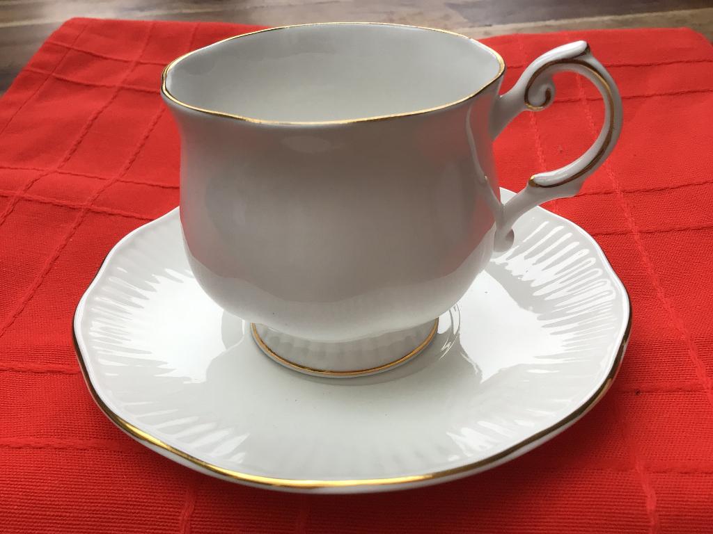 Queens Rosina fine bone china kop en sch.€7 p.st. 8 st., Ophalen of Verzenden, Zo goed als nieuw, Porselein, Kop en/of schotel