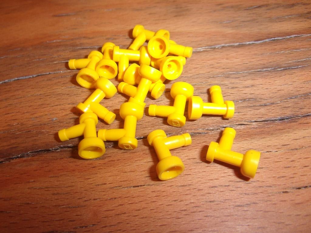 15 Lego gele taps zonder gat in uiteinde , 4599b, Ophalen of Verzenden, Gebruikt, Losse stenen, Lego
