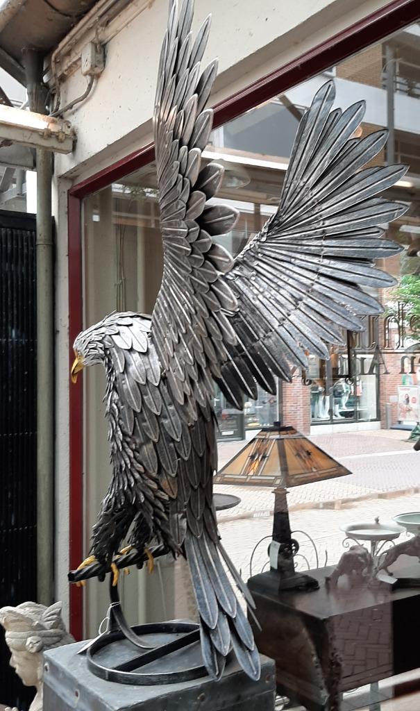 beeld ijzeren adelaar, Tuin en Terras, Tuinbeelden, Verzenden, Nieuw, Metaal, Dierenbeeld