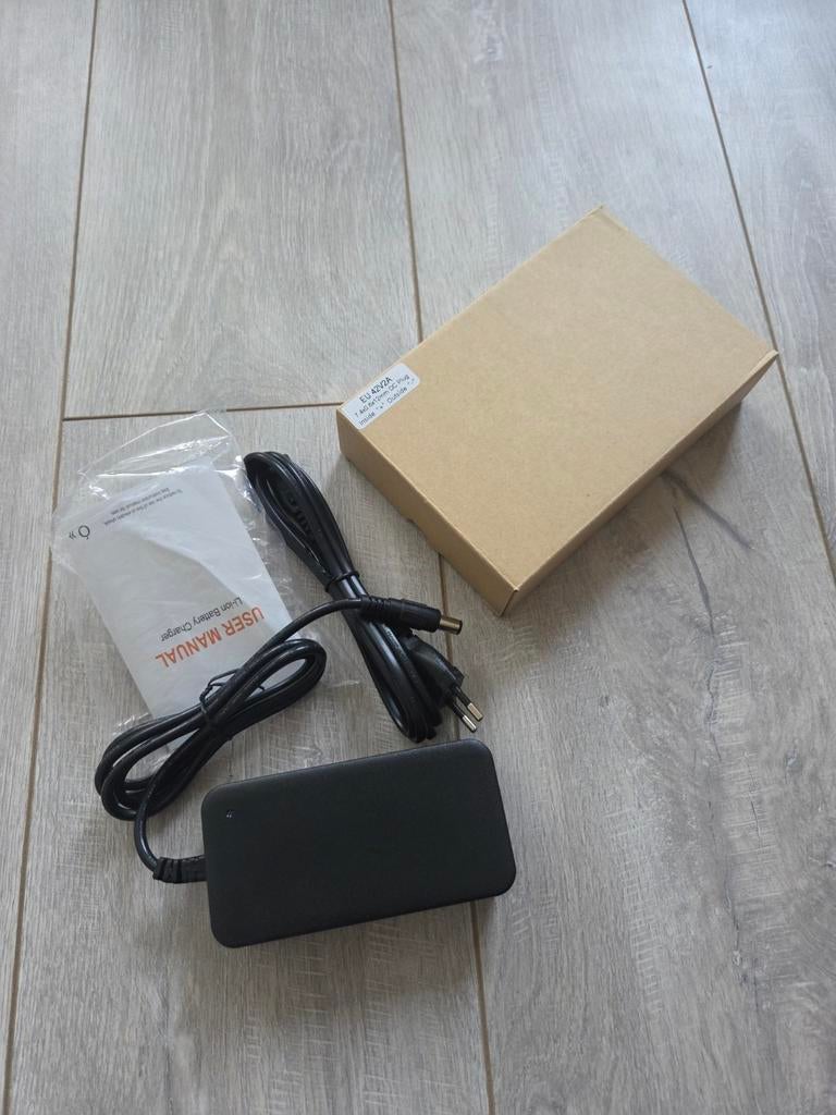 Vogue Apollo oplader gloednieuwe, Fietsen en Brommers, Fietsaccessoires | Fietsaccu's, Nieuw, Ophalen of Verzenden