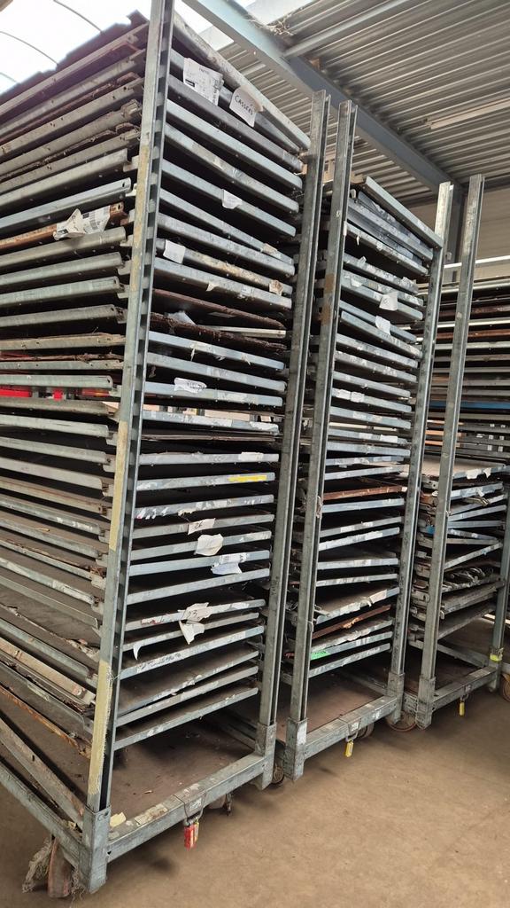 Te koop gevraagd. Kapotte deense platen  of cc platen, 100 liter of meer, Ophalen, Zo goed als nieuw, Transportkar