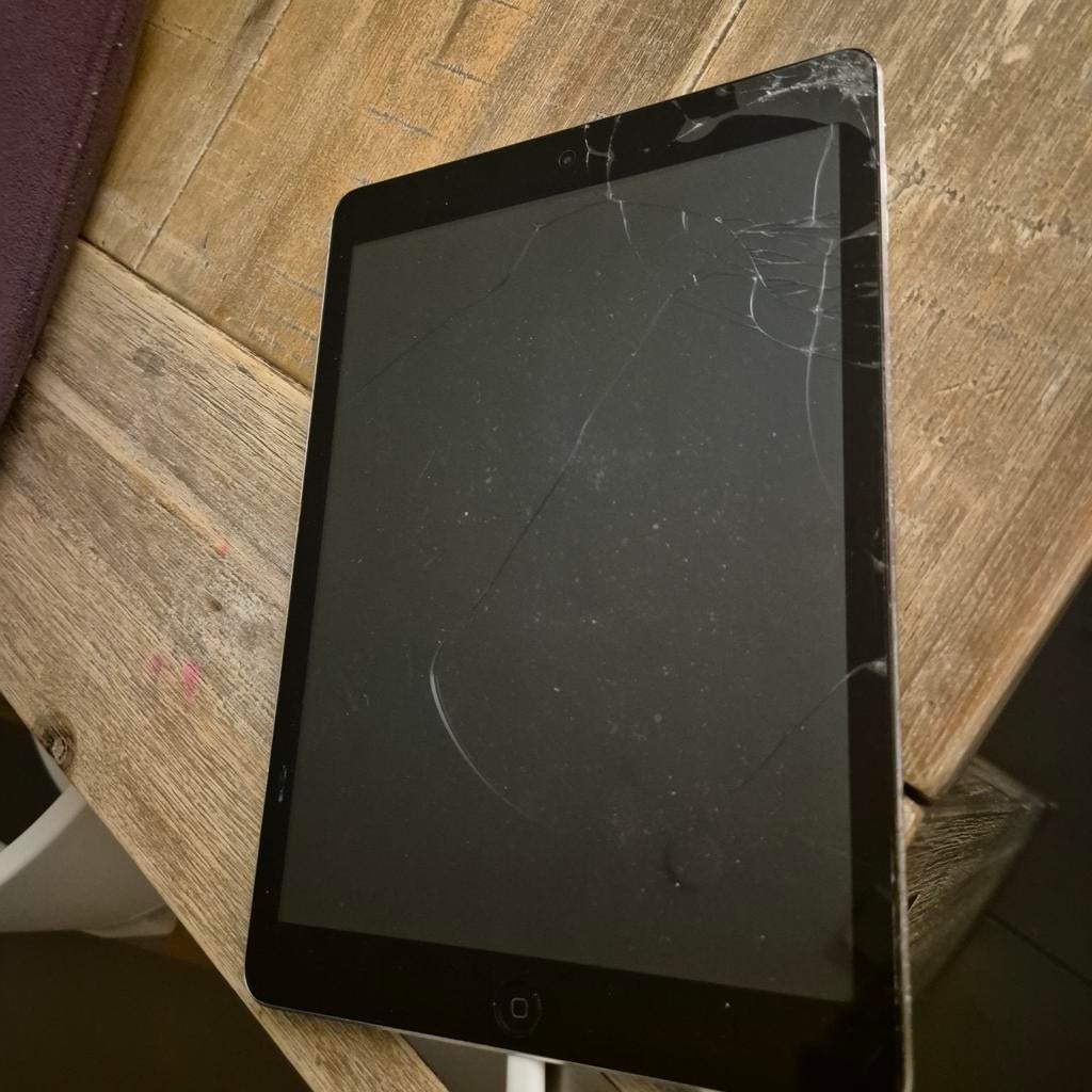 Defecte iPad - Scherm gebarsten, Computers en Software, Apple iPads, 10 inch, Apple iPad, Zwart, Ophalen of Verzenden