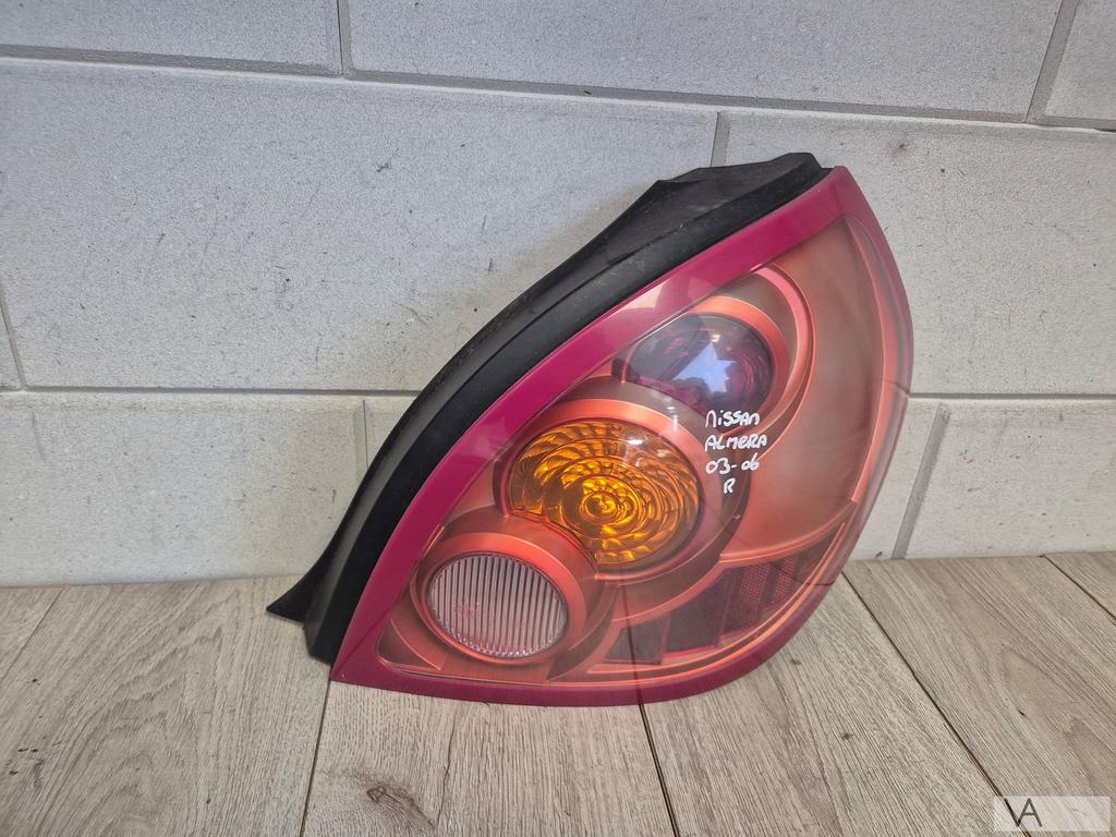 Nissan Almera hatchback 2003 - 2007 achterlicht rechts €150, Auto-onderdelen, Gebruikt, -, -, Ophalen of Verzenden