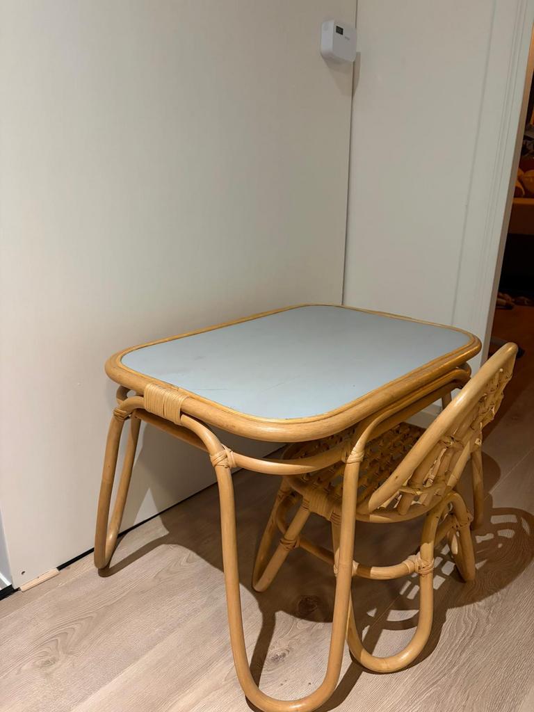 OYOY regenboog kindertafel en stoel, Ophalen of Verzenden, Zo goed als nieuw, Tafel(s) en Stoel(en)