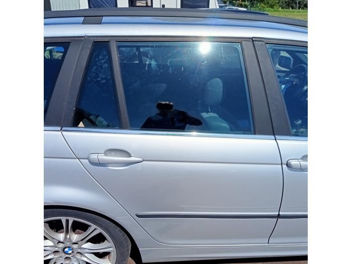 Portier 4Deurs rechts-achter van een BMW 3-Serie (354), Gebruikt, -, Deur, -