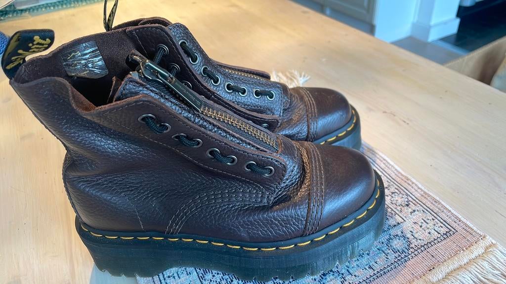 Dr Martens laarzen plateau EU 38 bruin leer nieuw, Ophalen of Verzenden, Nieuw, Bruin, Hoge laarzen