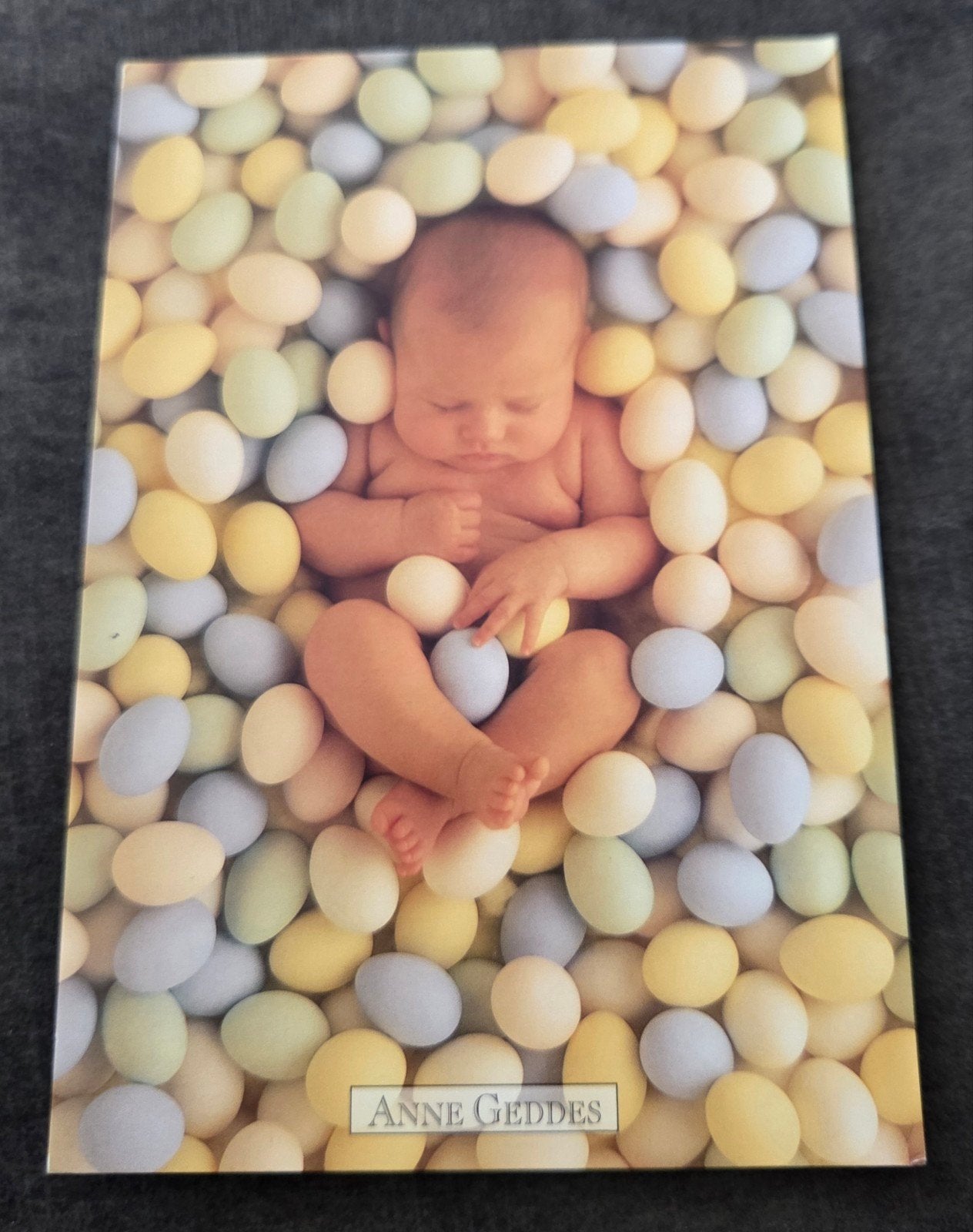 Anne Geddes - Baby in eieren - Pasen, Verzamelen, Ophalen of Verzenden, 1980 tot heden, Gelopen, Kinderen