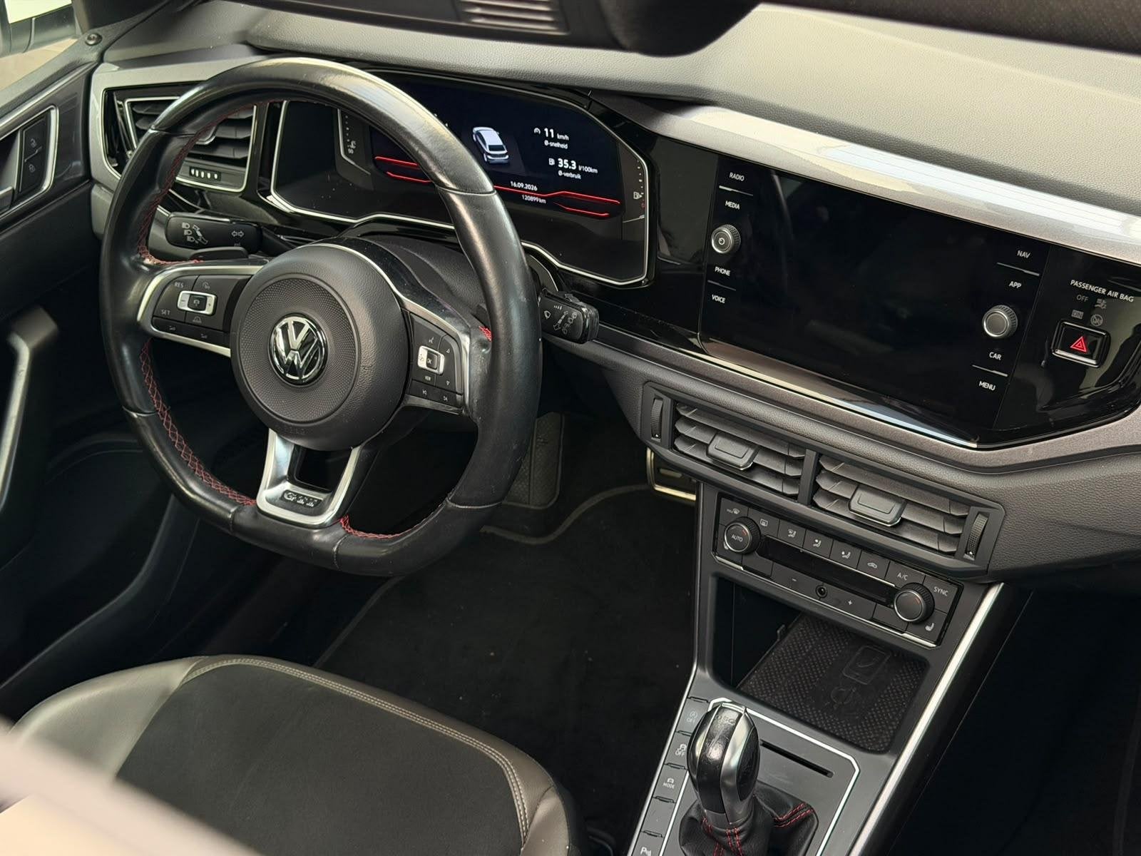 Volkswagen Polo 2.0 TSI GTI / Panoramadak / Beats / CarPlay, Stof, Gebruikt, 4 cilinders, 1984 cc