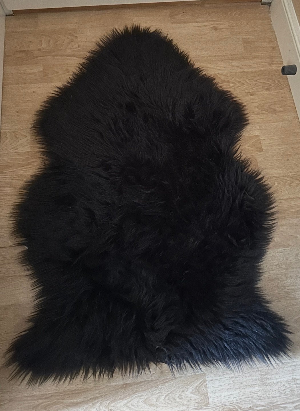 Mooi bontje kleedje zwart harig tapijtje, Zwart, Zo goed als nieuw, Rechthoekig, 50 tot 100 cm