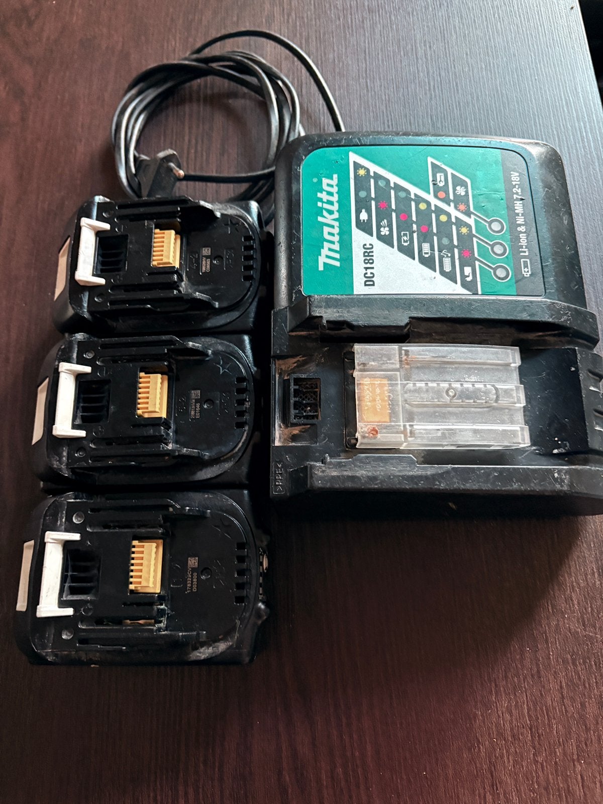3x makita 5.0 ah 18 volt accu’s met snellader DC18RC, Ophalen of Verzenden, Zo goed als nieuw