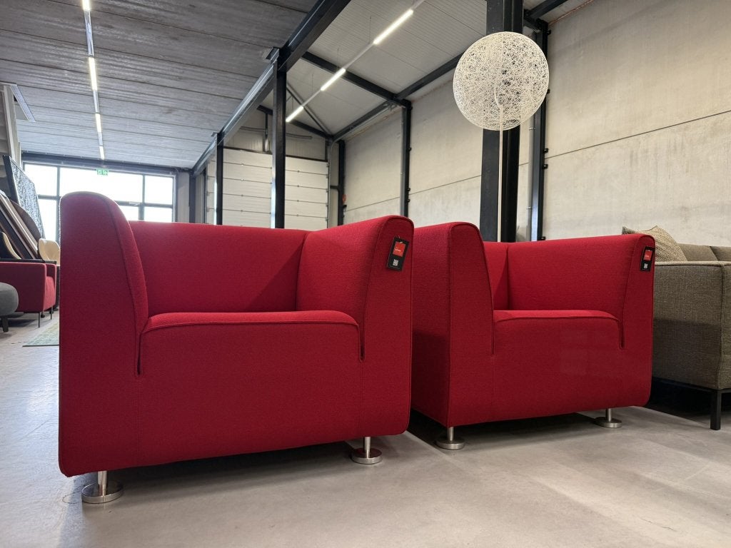2 Nieuw Gelderland 4800 fauteuil rood stof design stoel
