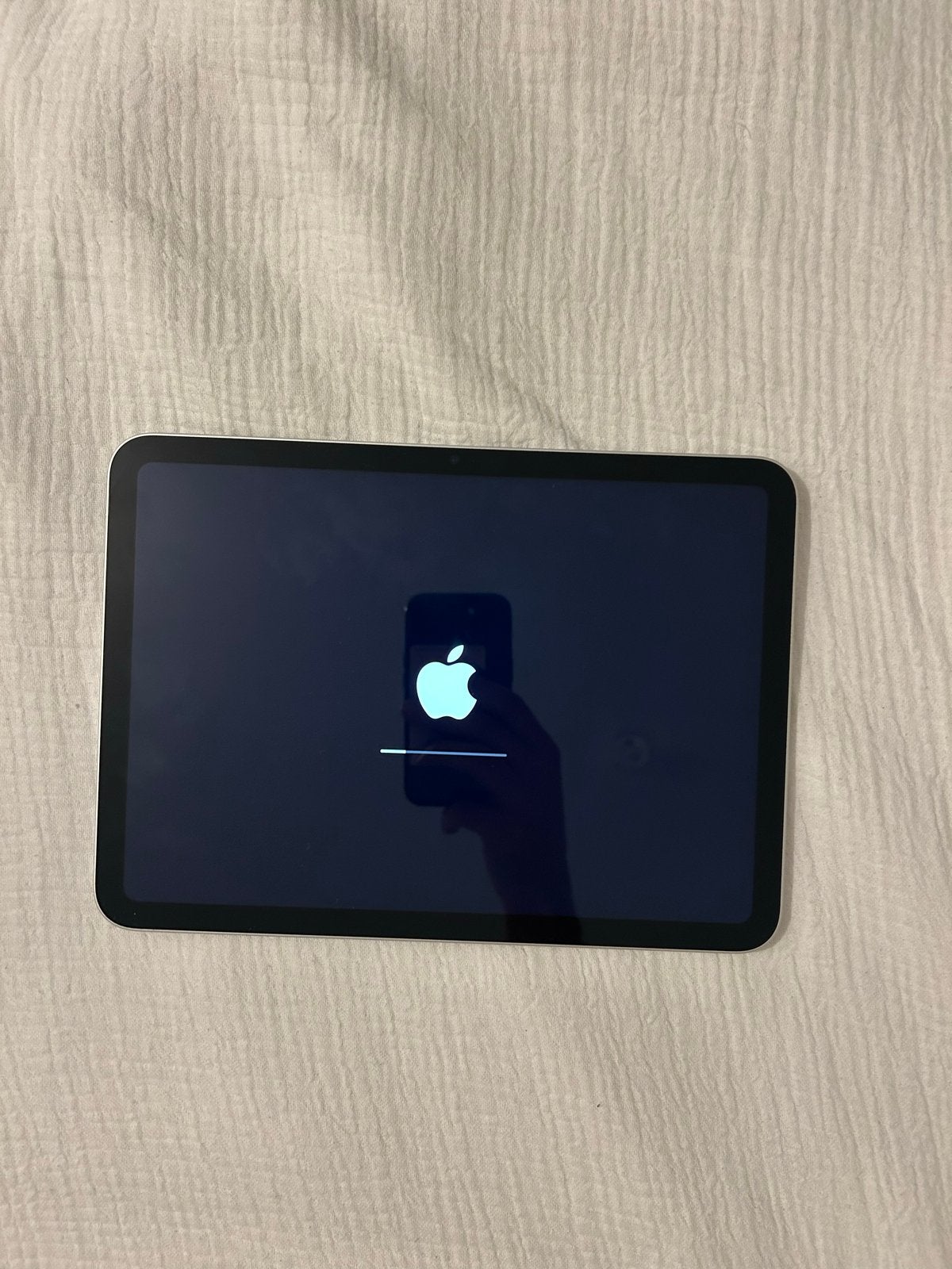 Apple iPad (10e generatie) 64GB Zilver krasvrij en hoesje, Computers en Software, 10 inch, Apple iPad, Ophalen of Verzenden, Zo goed als nieuw