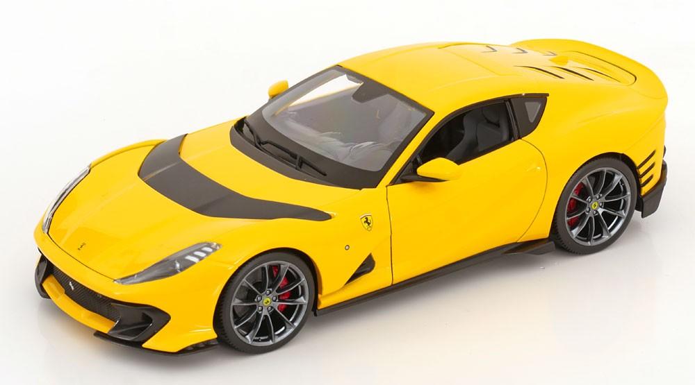 Ferrari 812 Competizione 2021 Geel 1-18 Burago Race & Play, Hobby en Vrije tijd, Modelauto's | 1:18, Burago Race & Play, Tschuiten@hotmail.com