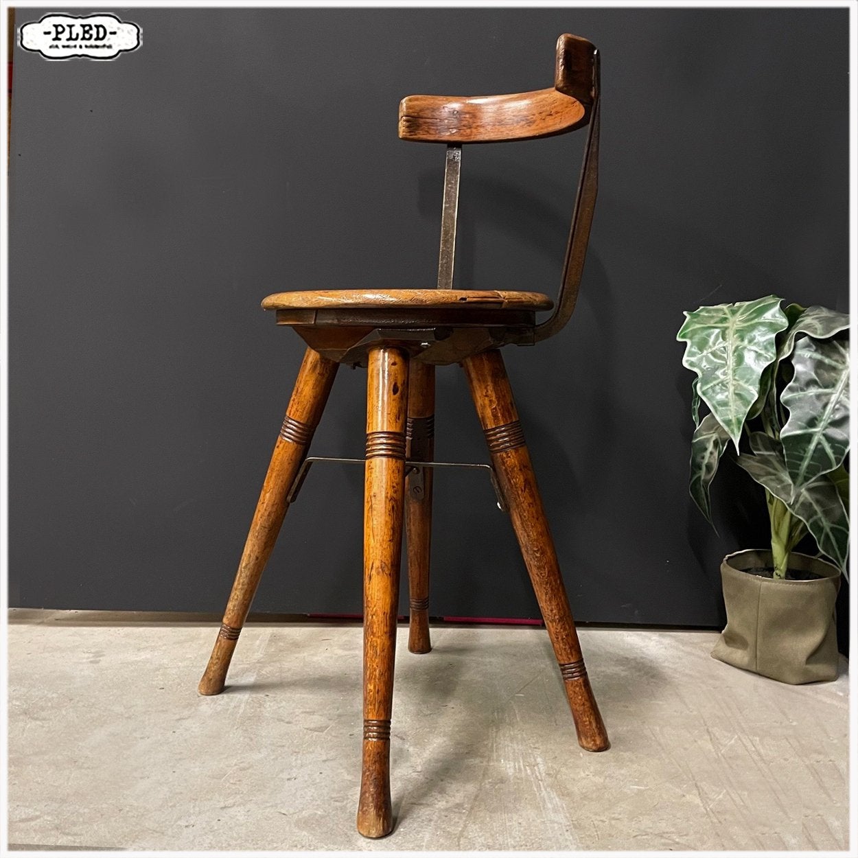 Oud eikenhouten stoeltje stoel Kruk  zithoogte 51 cm, Huis en Inrichting, Stoelen, Gebruikt, Eén, Hout, Bruin, Ophalen