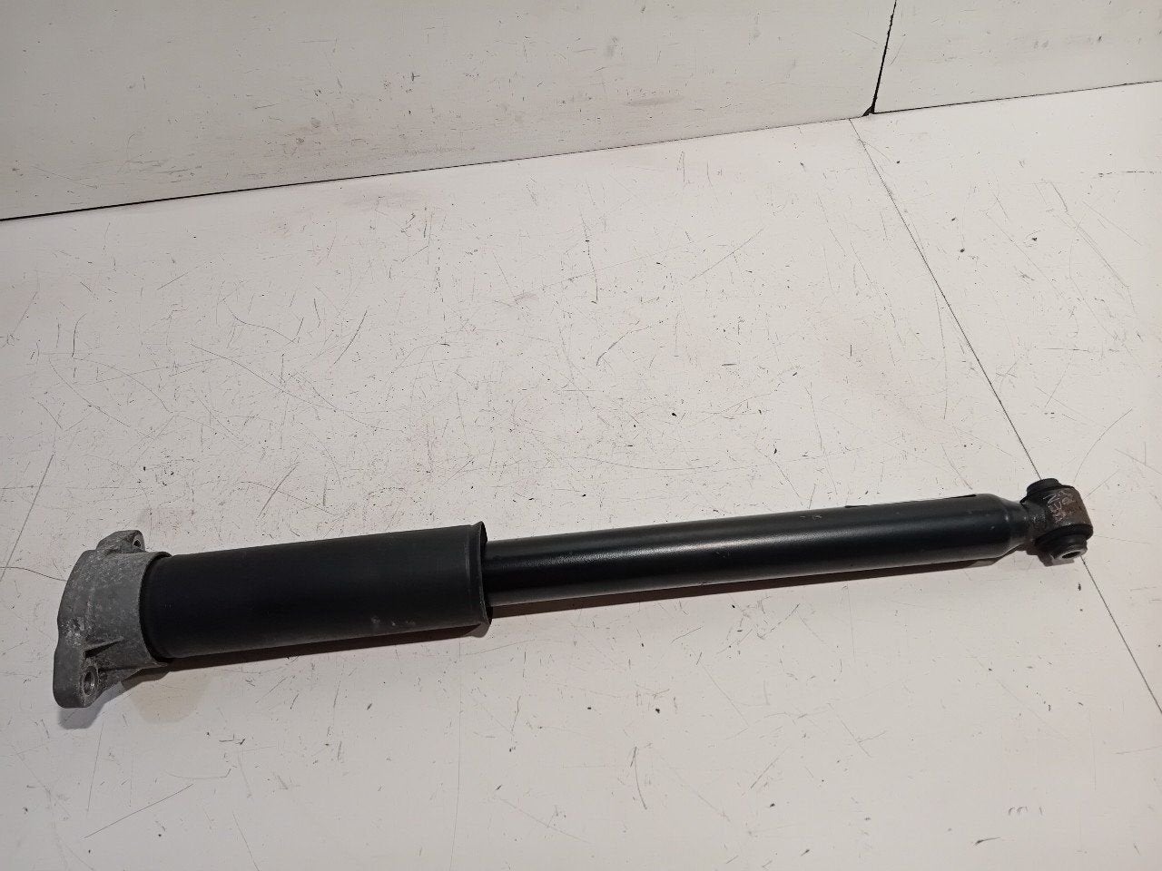 Schokbreker rechts achter Mercedes-Benz C-Klasse, Onderdelen@venauto.nl, Van der Ven Autorecycling B.V., Gebruikt, Ettenseweg 76, 4706 PB Roosendaal, The Netherlands