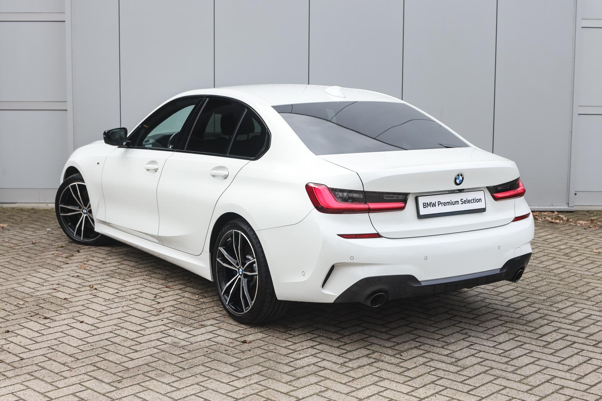 BMW 3 Serie 330i xDrive Executive M Sport Automaat / Trekhaa, Auto's, 1998 cc, 4 cilinders, Wit, Origineel Nederlands