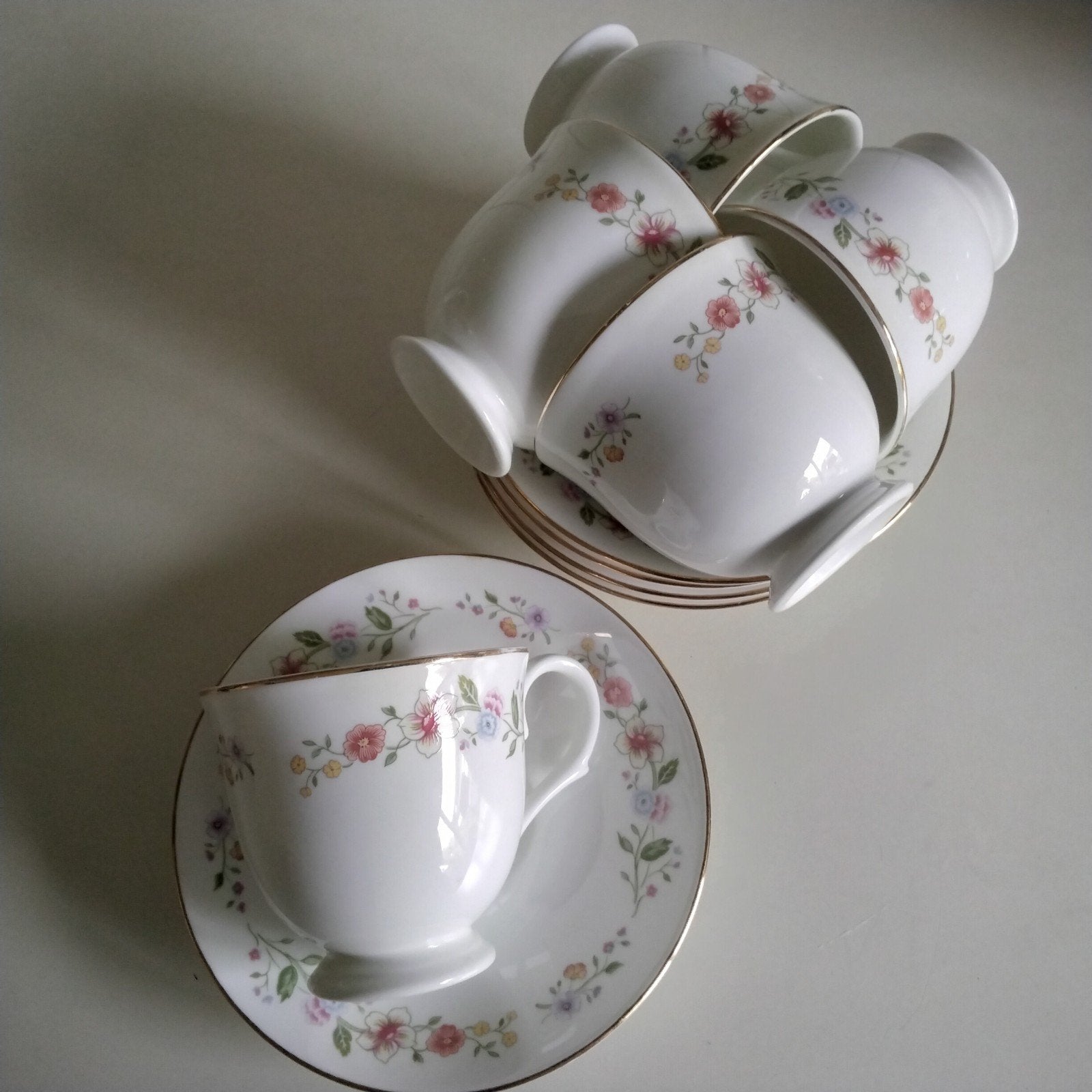 5 prachtige  staffordshire  kop en schotels  mayfair, Huis en Inrichting, Keuken | Servies, Ophalen of Verzenden, Zo goed als nieuw