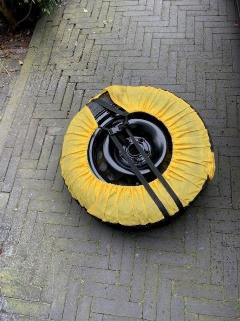Band met velg en schaarkrik, Ophalen