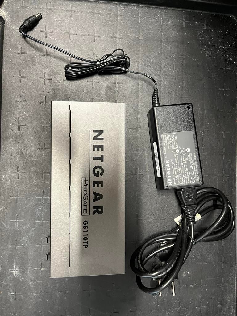 Netgear ProSafe GS110TP 8-poorts Gigabit PoE Smart Switch, Computers en Software, Netwerk switches, Ophalen of Verzenden, Gebruikt