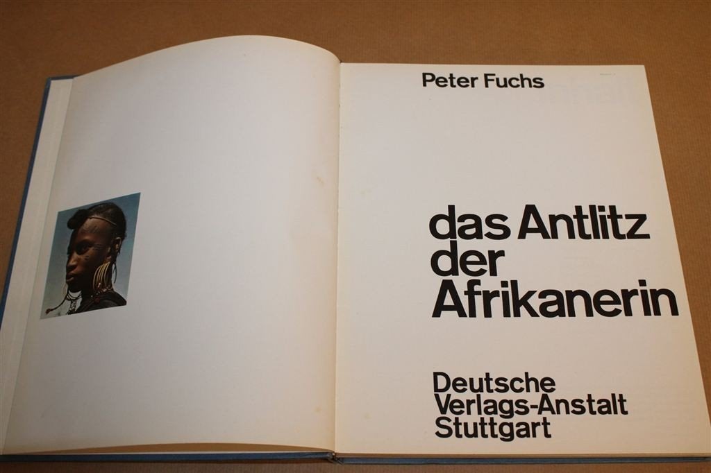 Das Antlitz der Afrikanerin — Etnografisch Fotoboek 1966, Boeken, Ophalen of Verzenden, Gelezen, Europa
