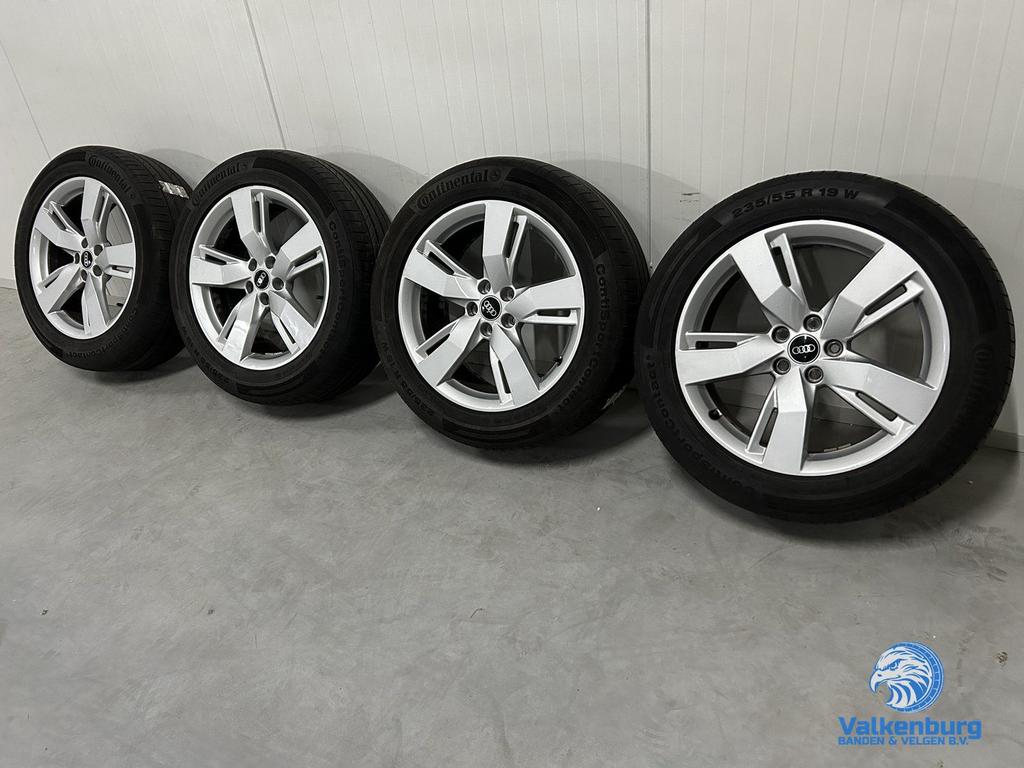 Originele Audi Q5 80A 19 inch velgen 5x112 zomerbanden 235/5