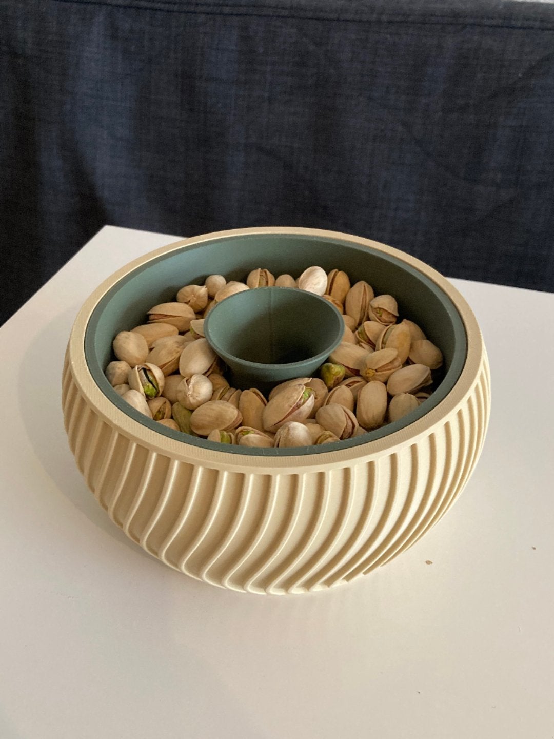 Pistache noten schaal - In elke kleur leverbaar, Kunststof, Schaal, Rond, Nieuw