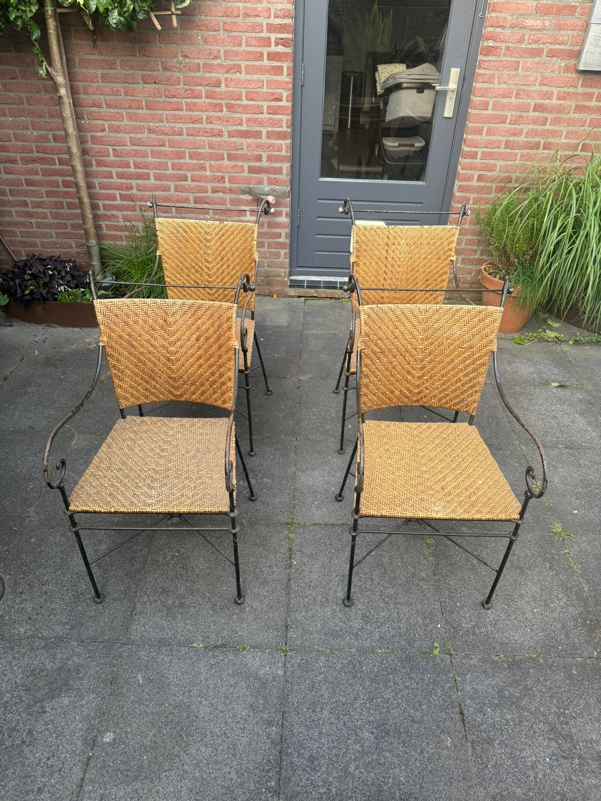 Leuke stoelen voor buiten, Ophalen