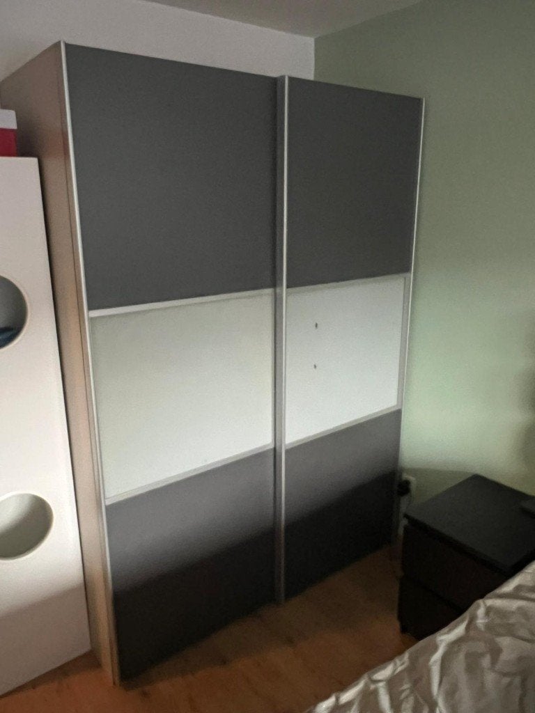 Kledingkast met schuifdeuren - grijs met mat glas, Ophalen, Gebruikt, 100 tot 150 cm, Glas
